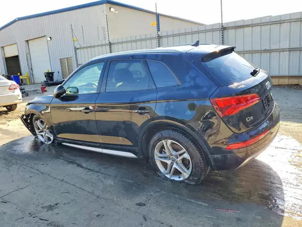 WA1ANAFY8J2103076 2018 AUDI Q5 - Image 2