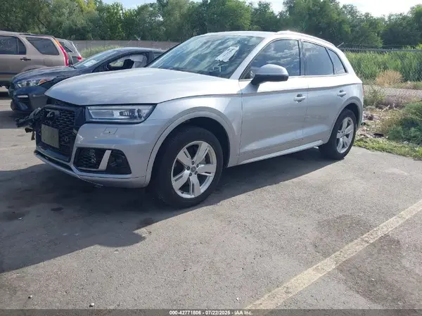 WA1ANAFY8J2194057 2018 AUDI Q5 - Image 2