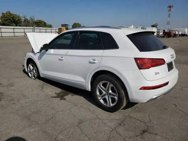 WA1ANAFY8J2234220 2018 AUDI Q5 - Image 2