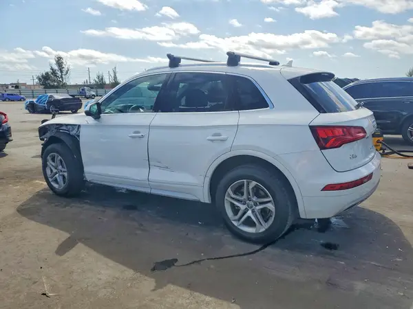 WA1ANAFY8K2057346 2019 AUDI Q5 - Image 2