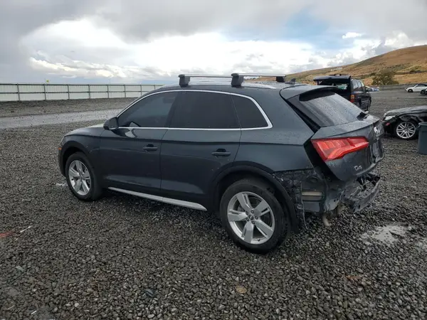 WA1ANAFY8K2075281 2019 AUDI Q5 - Image 2