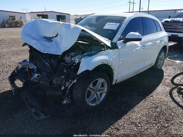 WA1ANAFY8K2092033 2019 AUDI Q5 - Image 2