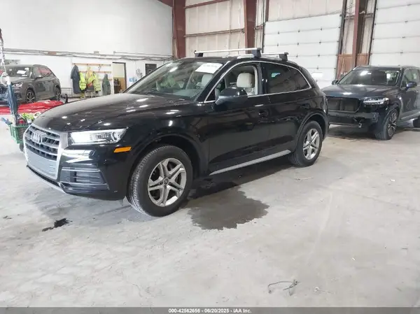 WA1ANAFY8K2099130 2019 AUDI Q5 - Image 2