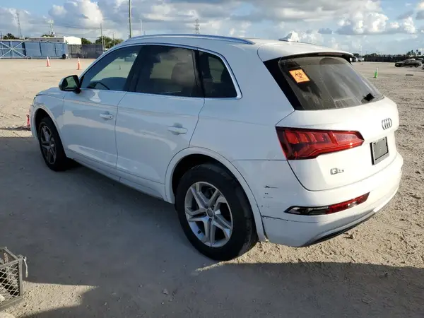 WA1ANAFY8K2100695 2019 AUDI Q5 - Image 2