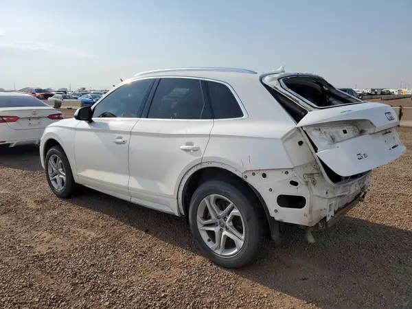 WA1ANAFY8K2132174 2019 AUDI Q5 - Image 2