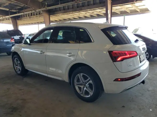 WA1ANAFY8K2142574 2019 AUDI Q5 - Image 2