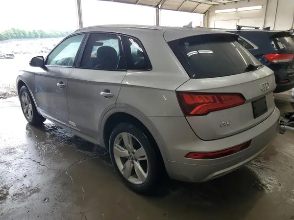 WA1ANAFY9J2004492 2018 AUDI Q5 - Image 2