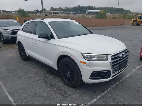WA1ANAFY9J2007957 2018 AUDI Q5 - Image 1