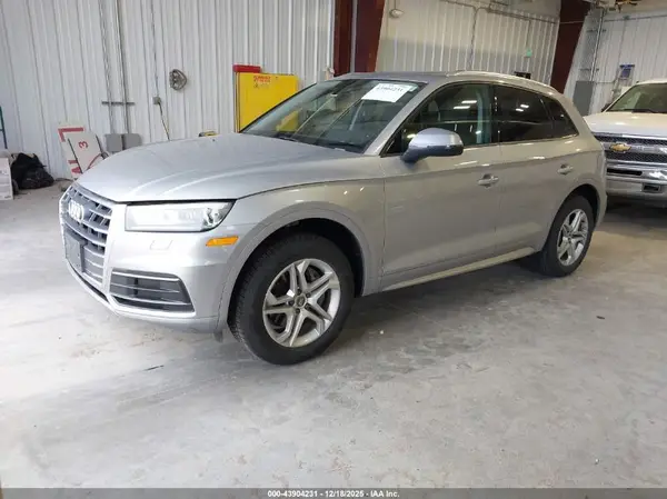 WA1ANAFY9J2049979 2018 AUDI Q5 - Image 2
