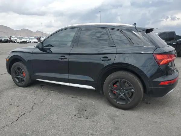 WA1ANAFY9J2105578 2018 AUDI Q5 - Image 2