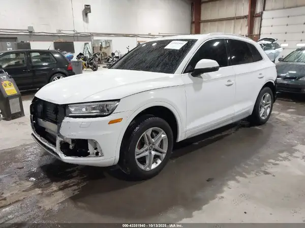 WA1ANAFY9K2036148 2019 AUDI Q5 - Image 2