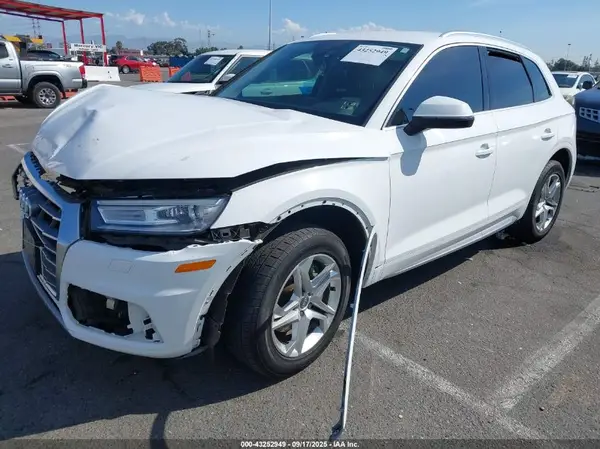 WA1ANAFY9K2043214 2019 AUDI Q5 - Image 2