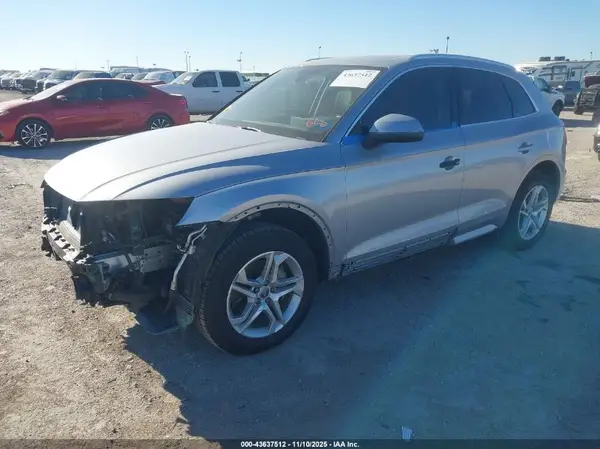 WA1ANAFY9K2043584 2019 AUDI Q5 - Image 2