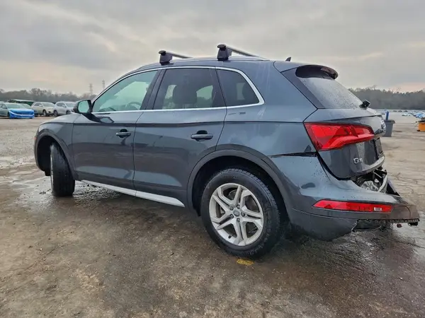 WA1ANAFY9K2076715 2019 AUDI Q5 - Image 2