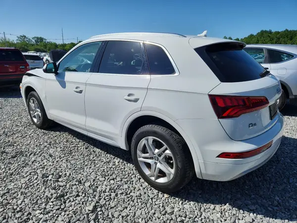 WA1ANAFY9K2105467 2019 AUDI Q5 - Image 2