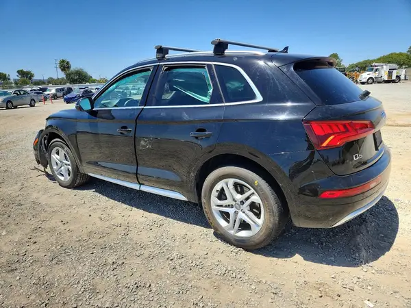 WA1ANAFY9K2124360 2019 AUDI Q5 - Image 2