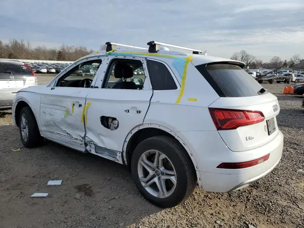 WA1ANAFYXK2037843 2019 AUDI Q5 - Image 2