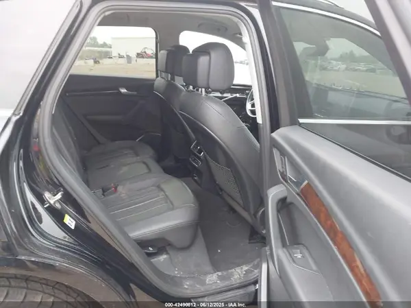 WA1ANAFYXK2106952 2019 AUDI Q5 - Image 8