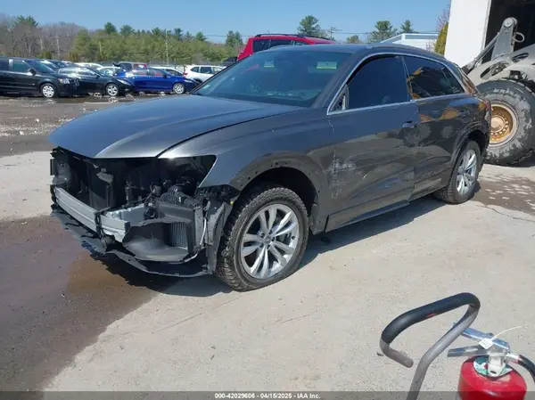 WA1AVAF10KD025708 2019 AUDI Q8 - Image 2