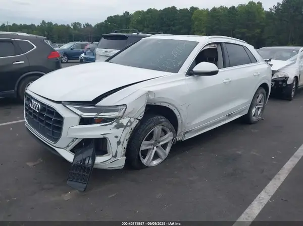 WA1AVAF16KD009772 2019 AUDI Q8 - Image 2