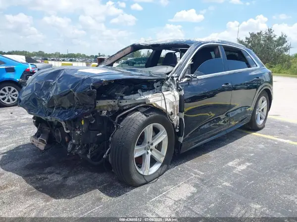 WA1AVAF16KD015992 2019 AUDI Q8 - Image 2