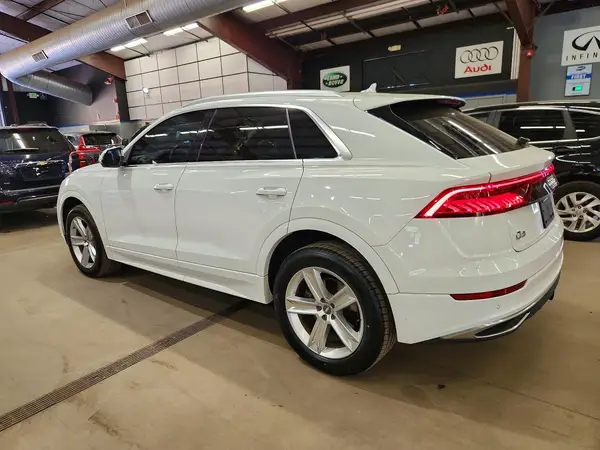 WA1AVAF16KD020478 2019 AUDI Q8 - Image 2