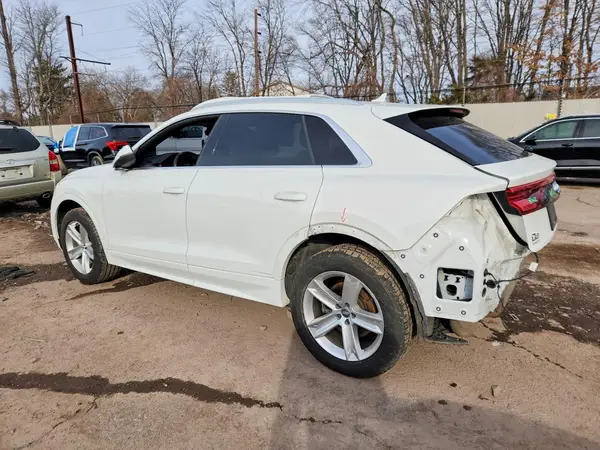 WA1AVAF16KD037409 2019 AUDI Q8 - Image 2