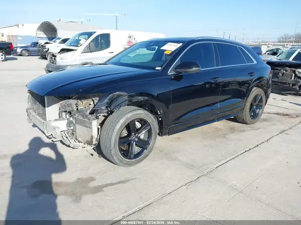 WA1AVAF17KD010073 2019 AUDI Q8 - Image 2