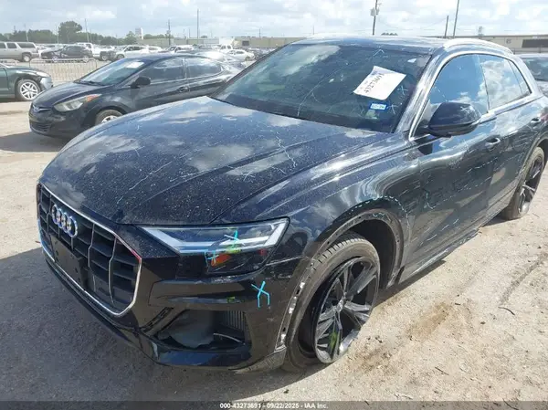 WA1AVAF17KD010879 2019 AUDI Q8 - Image 2