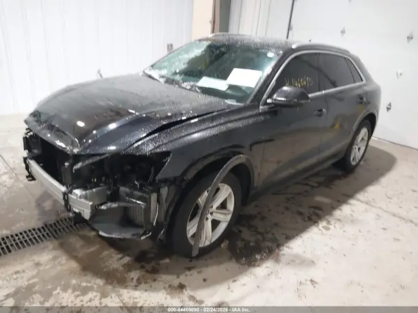 WA1AVAF17KD013037 2019 AUDI Q8 - Image 2