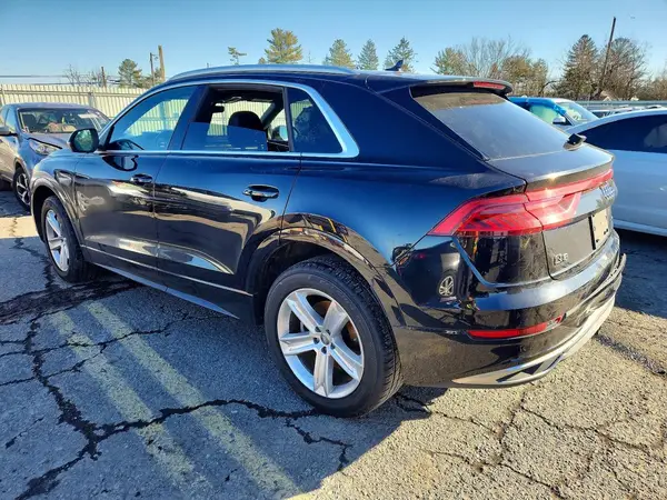 WA1AVAF19KD010253 2019 AUDI Q8 - Image 2