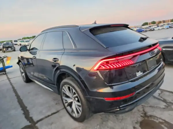 WA1AVAF19MD031106 2021 AUDI Q8 - Image 2