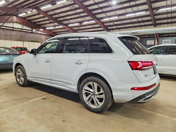 WA1AXAF77MD025738 2021 AUDI Q7 - Image 2
