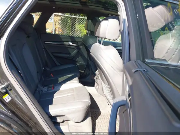 WA1B4AFY1K2076165 2019 AUDI SQ5 - Image 8