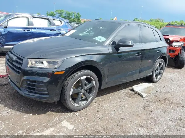 WA1B4AFY4K2070490 2019 AUDI SQ5 - Image 2