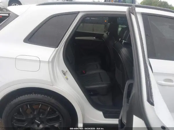 WA1B4AFY6K2096170 2019 AUDI SQ5 - Image 8