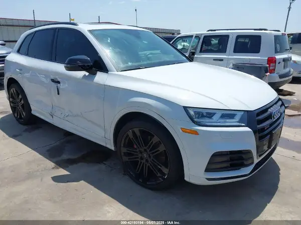 WA1B4AFY8K2107525 2019 AUDI SQ5 - Image 1