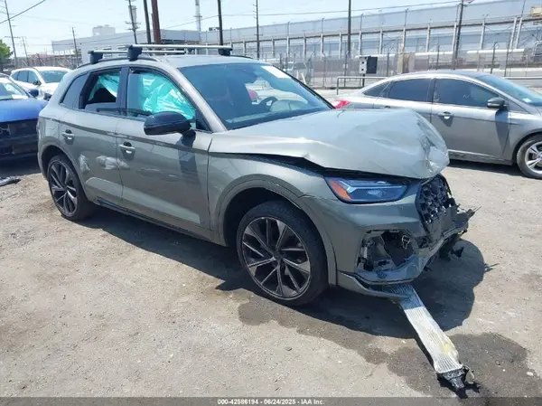 WA1B4AFY9R2000672 2024 AUDI SQ5 - Image 1