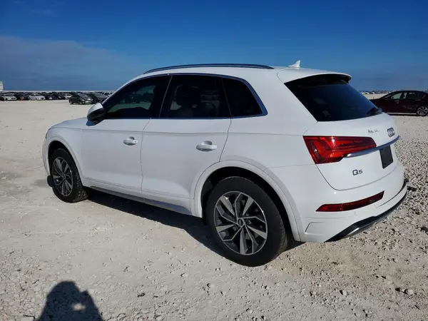 WA1BAAFY0M2028670 2021 AUDI Q5 - Image 2