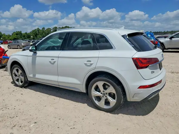 WA1BAAFY0M2029141 2021 AUDI Q5 - Image 2