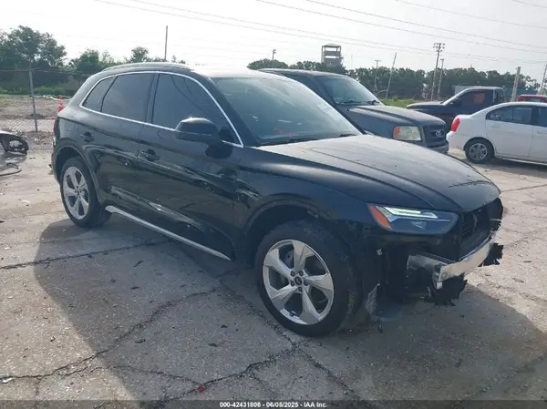 WA1BAAFY0M2032590 2021 AUDI Q5 - Image 1