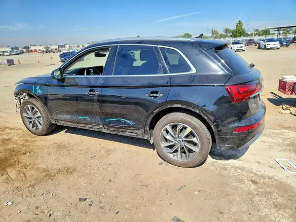 WA1BAAFY0M2042682 2021 AUDI Q5 - Image 2