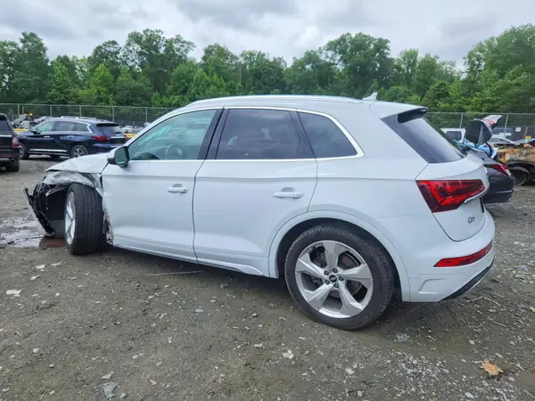 WA1BAAFY0M2045002 2021 AUDI Q5 - Image 2