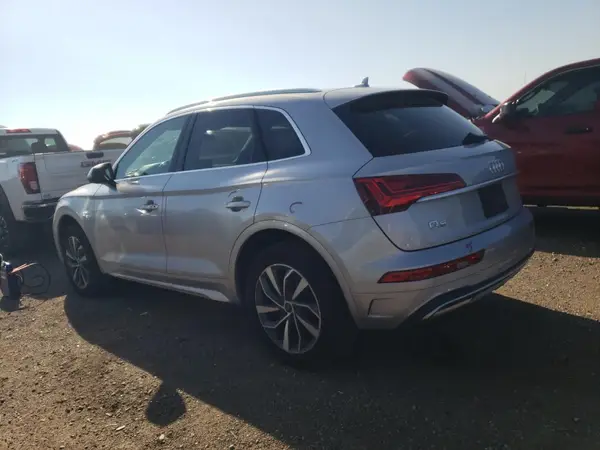 WA1BAAFY0M2048613 2021 AUDI Q5 - Image 2
