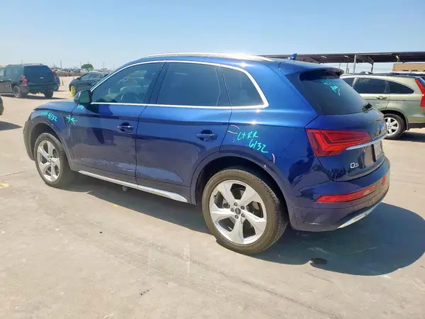 WA1BAAFY0M2055853 2021 AUDI Q5 - Image 2