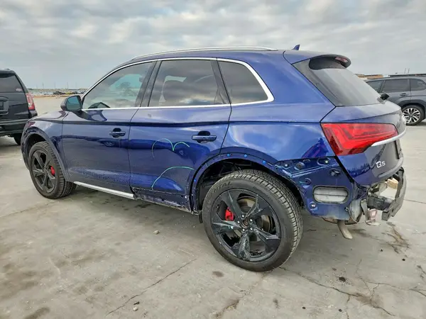 WA1BAAFY0M2055898 2021 AUDI Q5 - Image 2