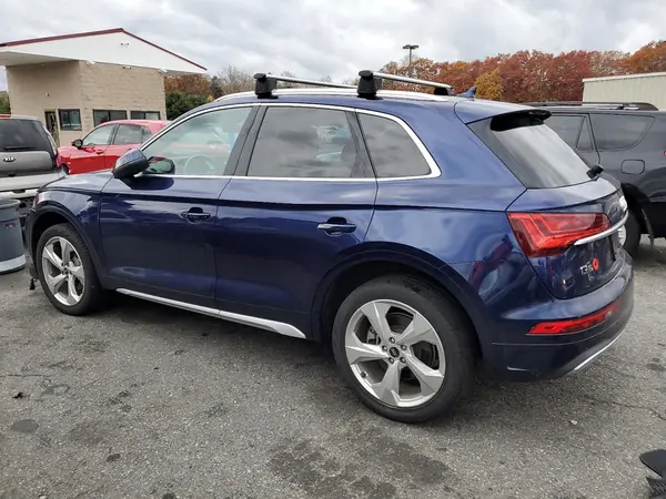 WA1BAAFY0M2058221 2021 AUDI Q5 - Image 2