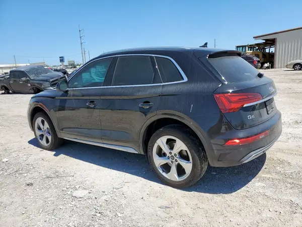 WA1BAAFY0M2063855 2021 AUDI Q5 - Image 2