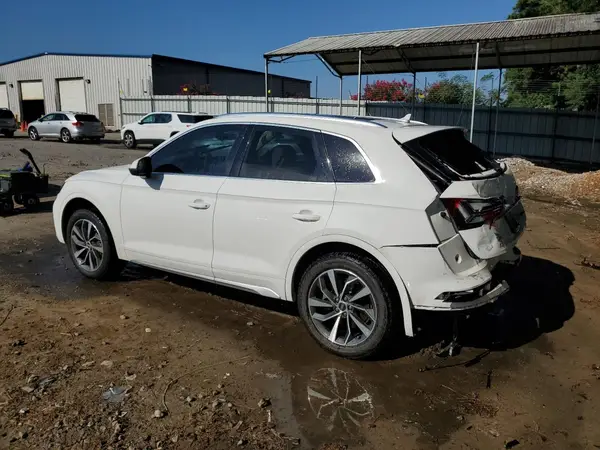 WA1BAAFY0M2067808 2021 AUDI Q5 - Image 2