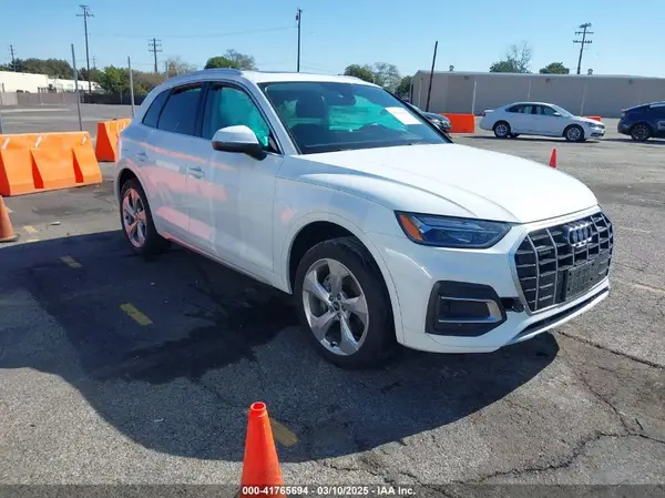 WA1BAAFY0M2069445 2021 AUDI Q5 - Image 1